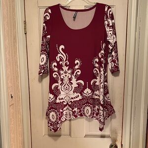 White Mark Burgundy and White Tunic Top